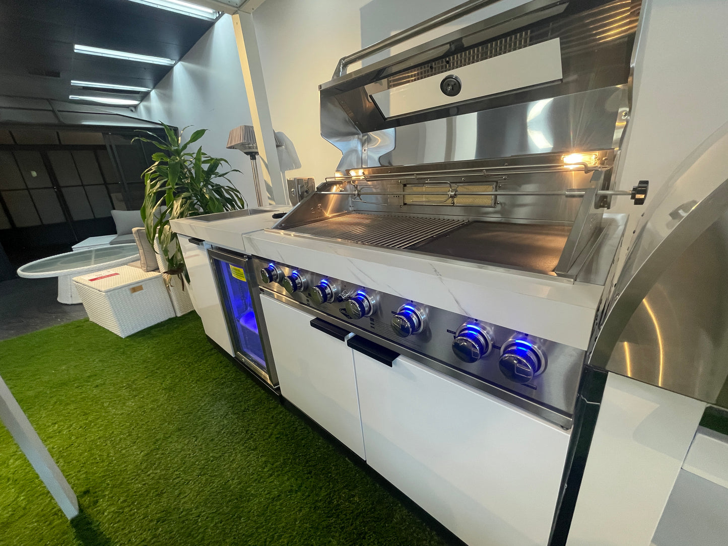 Floor Stock Rockpool White 6B BBQ Kitchen with Sink & Fridge Combo
