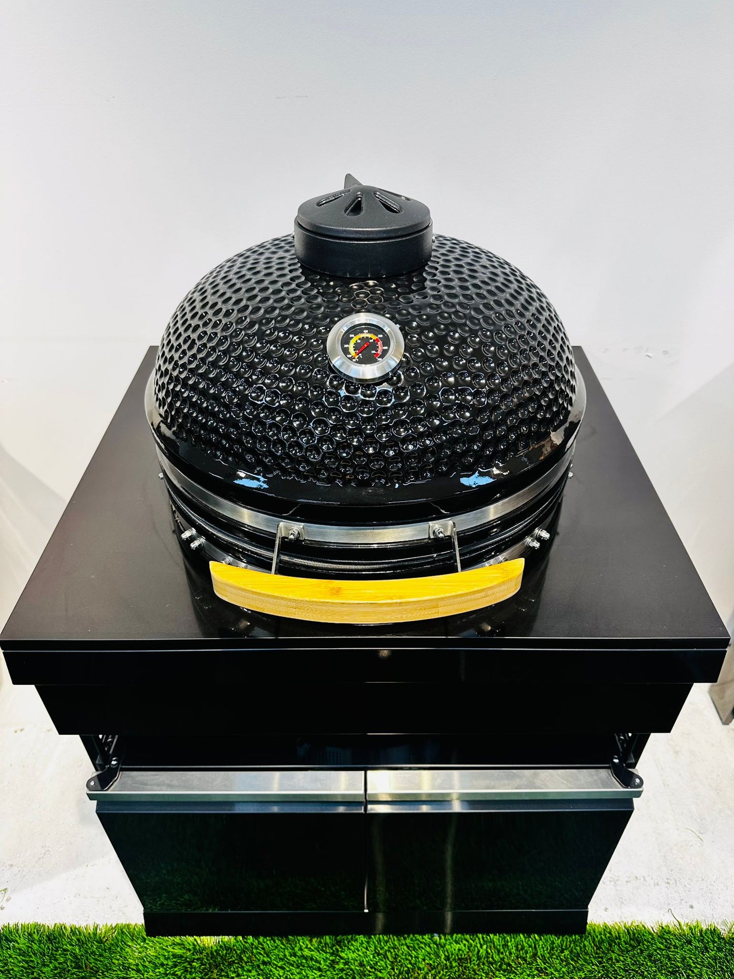 Kingsley 21” Smoker Module Kamado Black Stainless Cabinets & Stone Benchtop + Ceramic Smoker