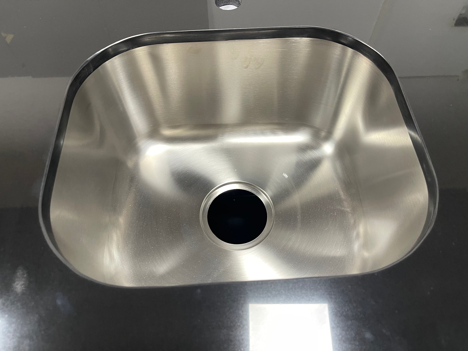 Grill King Signature Series Outdoor BBQ Kitchen Package – Rockpool Black Stone Bench-Top, Black Aluminium Cabinets | 4-Burner Built-In BBQ + Rotisserie + 150L Outdoor Fridge