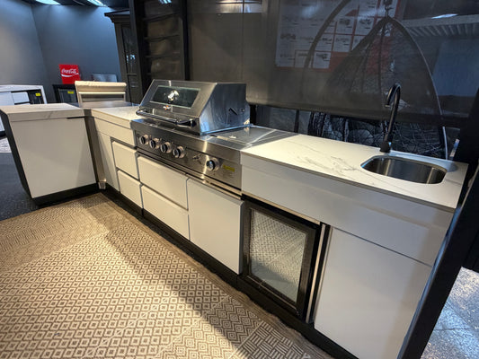 Floor Stock Felix White 4B + Wok BBQ Kitchen Inc Fridge, Sink & Storage