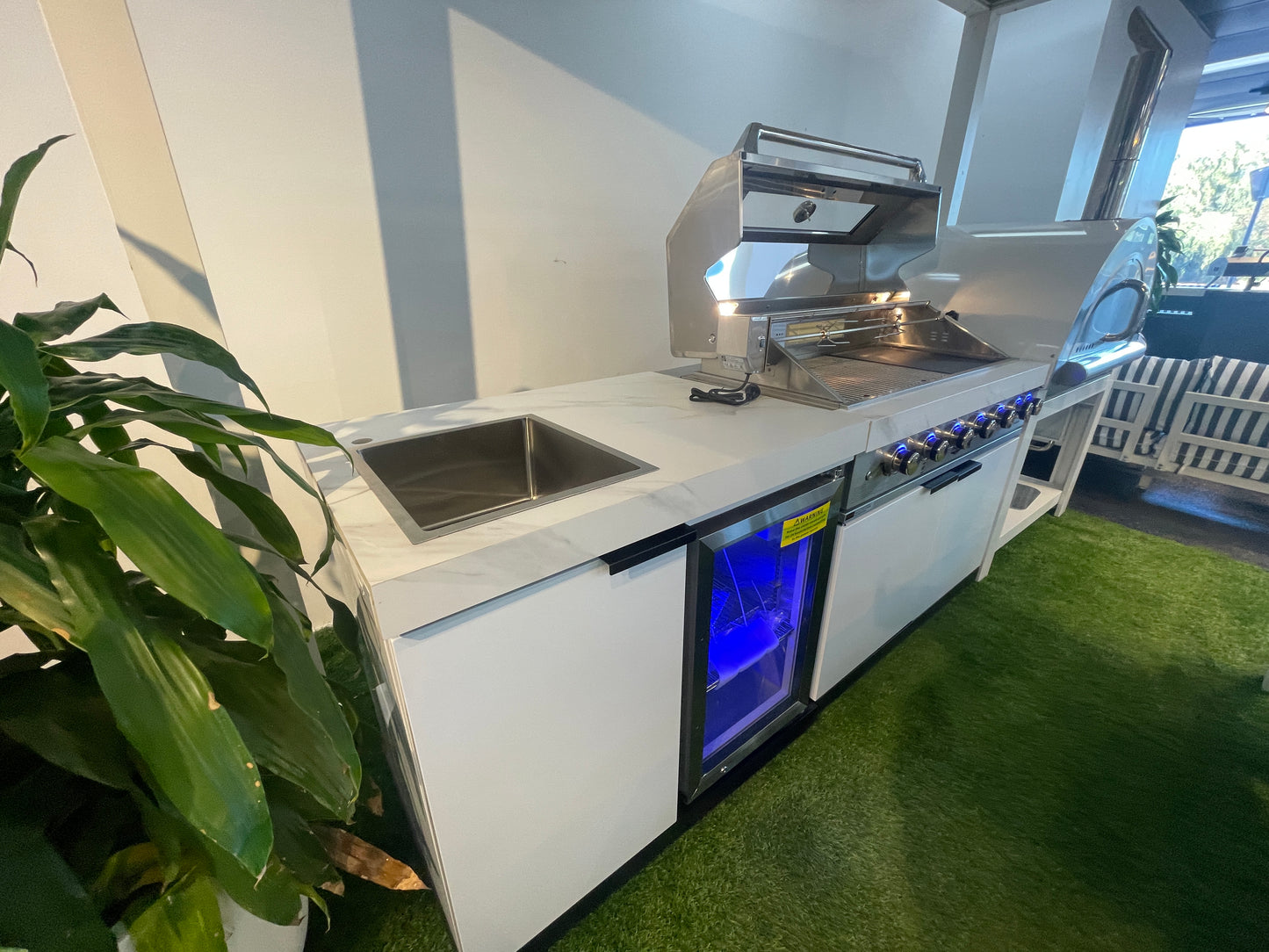 Floor Stock Rockpool White 6B BBQ Kitchen with Sink & Fridge Combo