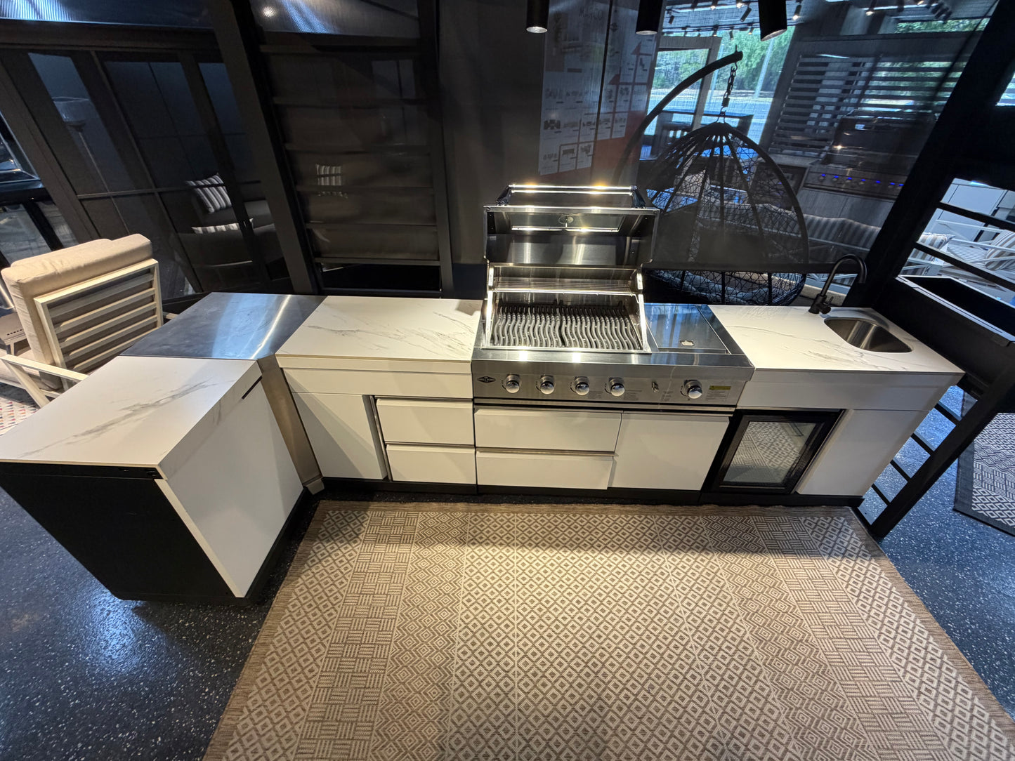 Floor Stock Felix White 4B + Wok BBQ Kitchen Inc Fridge, Sink & Storage