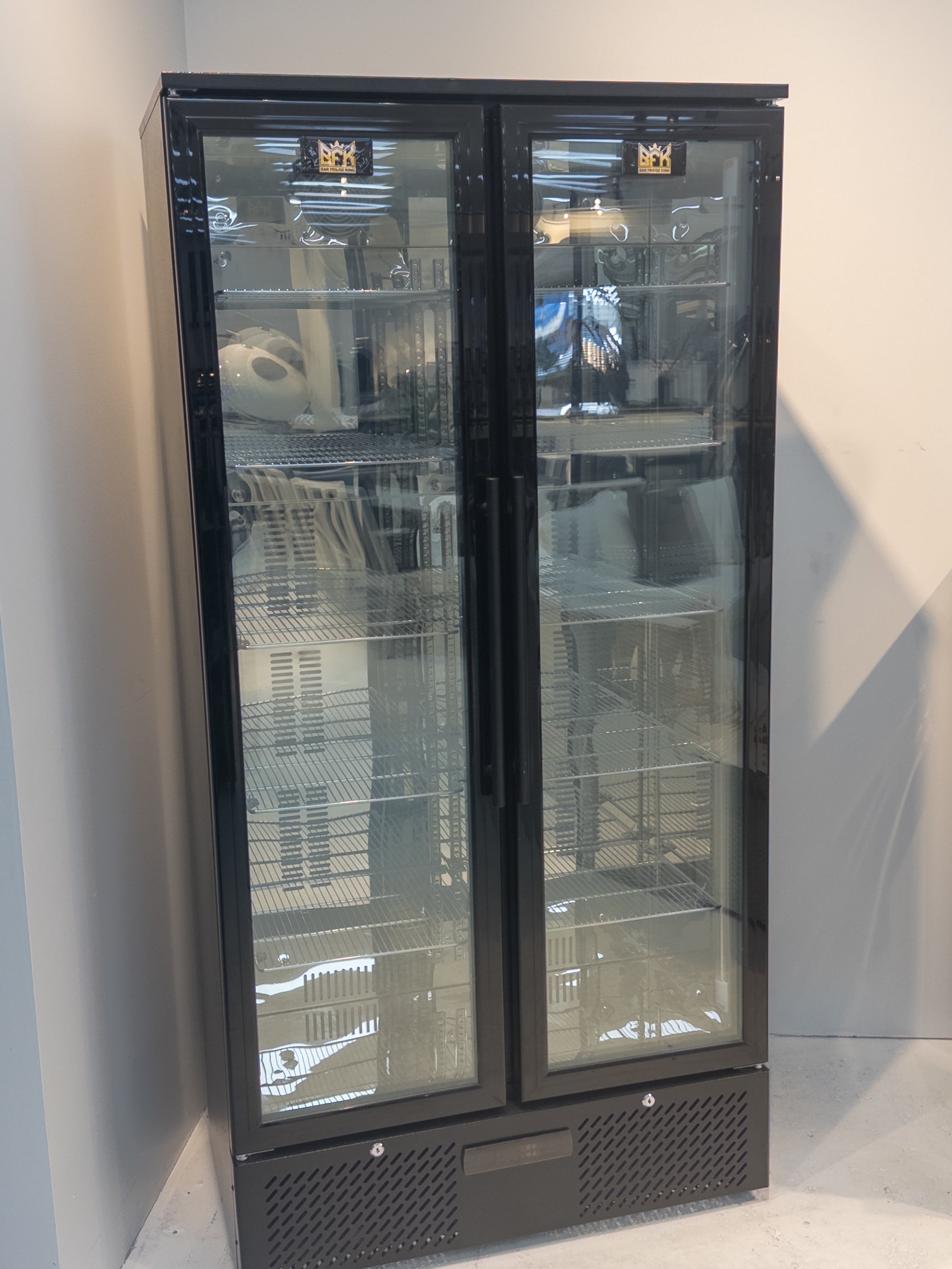 Floor Stock 458L Tropical Rated Triple Glazed Double Door Commercial 458ltr Upright Wine Bar Fridge Black