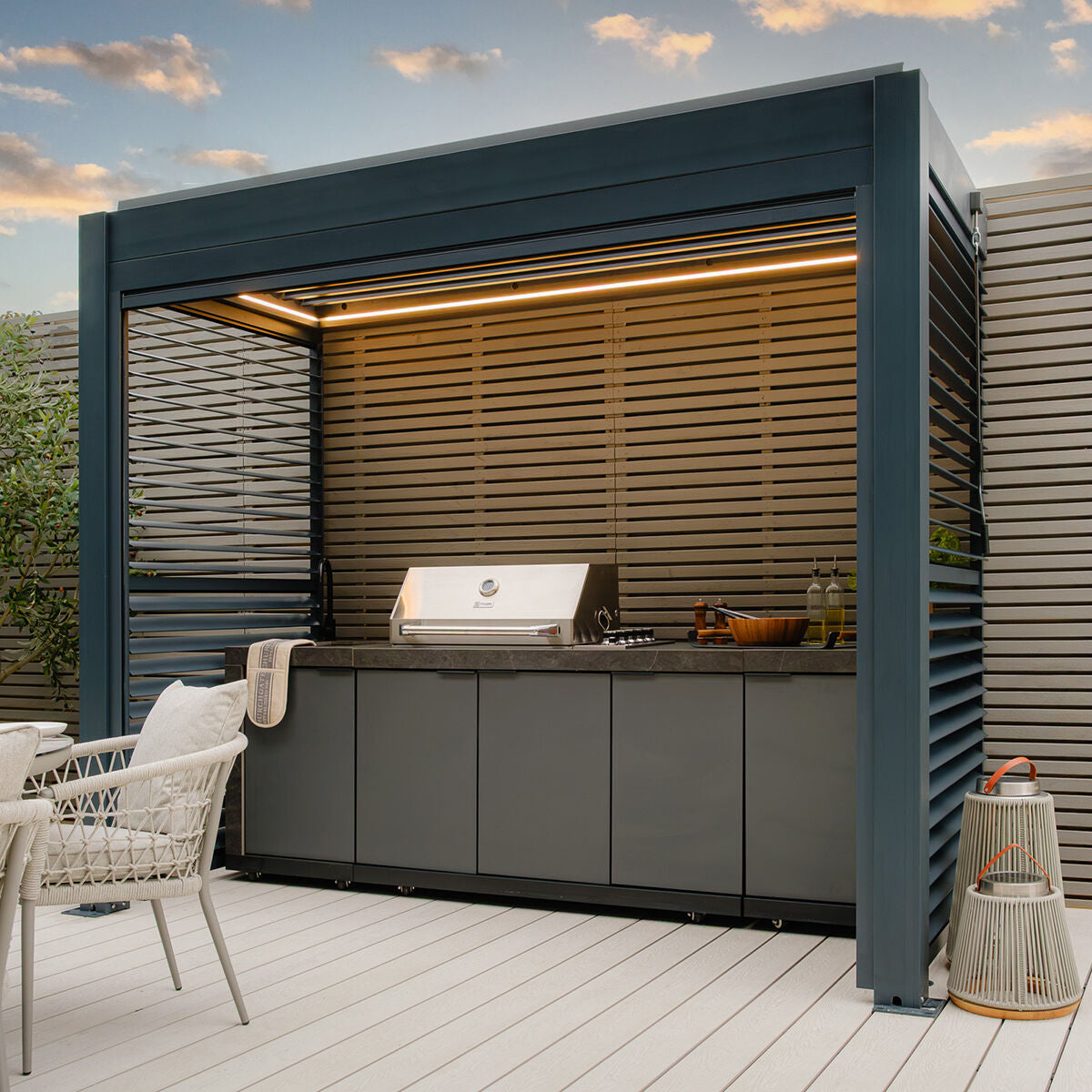 Grill King Outdoor BBQ Shelter Package – 6 Burner Charcoal BBQ Kitchen, Fridge & Sink + Freestanding Aluminium Louver Roof with LED Lighting & Privacy Blind