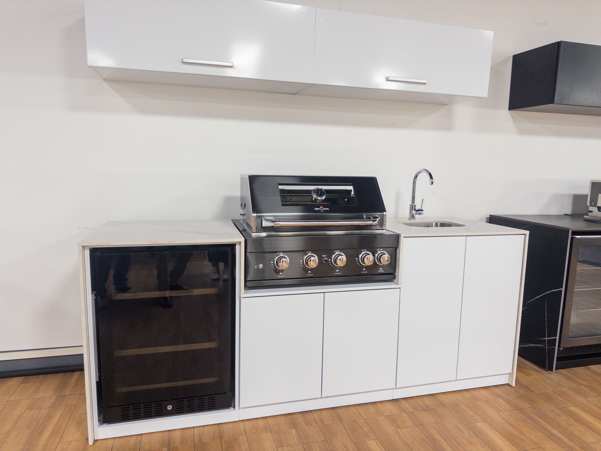 Grill King Signature Series Outdoor BBQ Kitchen Package – Rockpool White Stone Bench-Top, White Aluminium Cabinets | 4-Burner Built-In BBQ + Rotisserie + 150L Outdoor Fridge