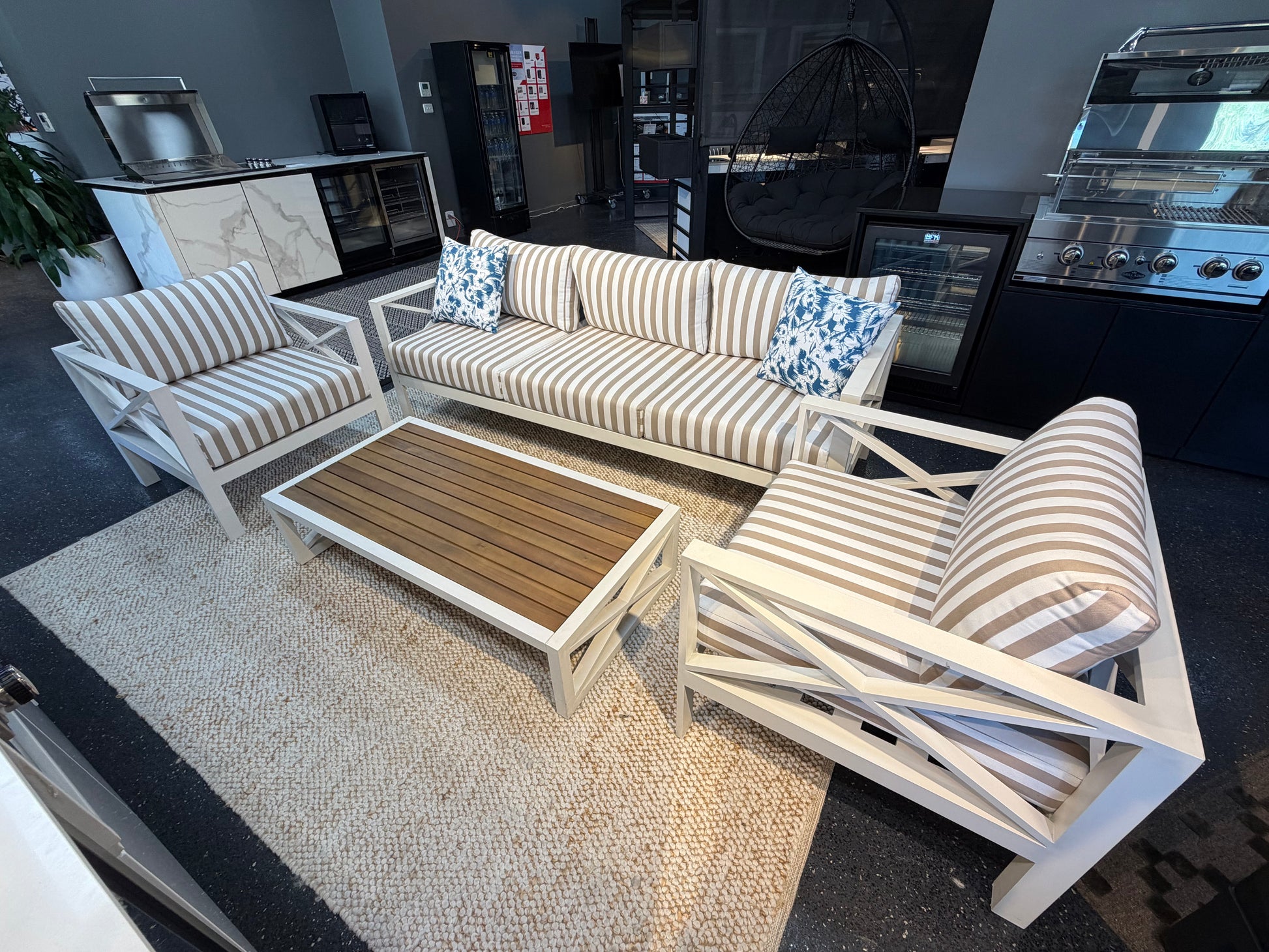 Floor Stock 5-Piece Modern Outdoor Lounge Furniture Set Inc 3-Seater Day Bed, Coffee Table, Side Table & 3+1+1