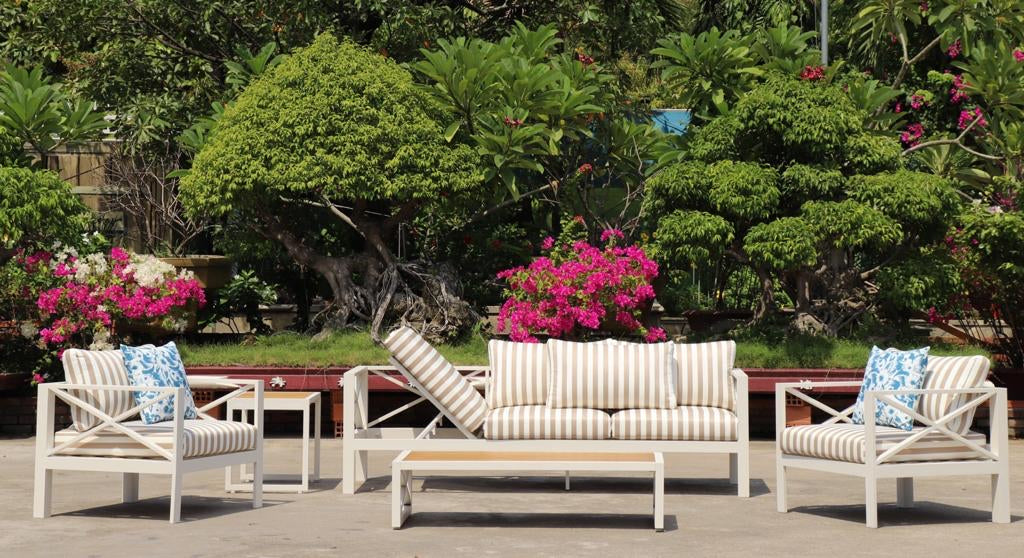 5-Piece Modern Outdoor Lounge Furniture Set Inc 3-Seater Day Bed, Coffee Table, Side Table & 3+1+1