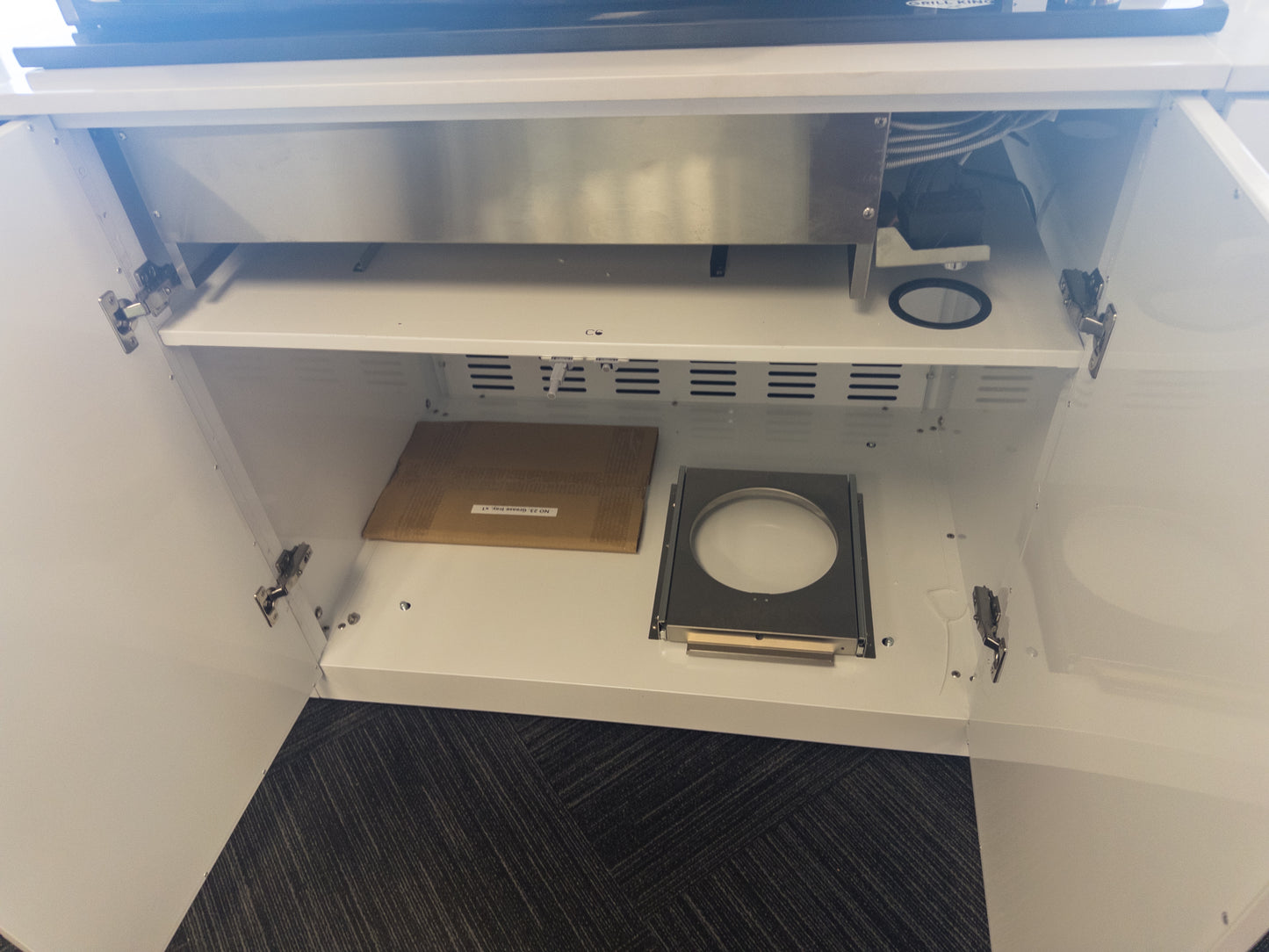 Grill King Signature Series Outdoor BBQ Kitchen Package | White Stone Benchtop, White Alloy Cabinets Inc 4 Burner Drop-In BBQ