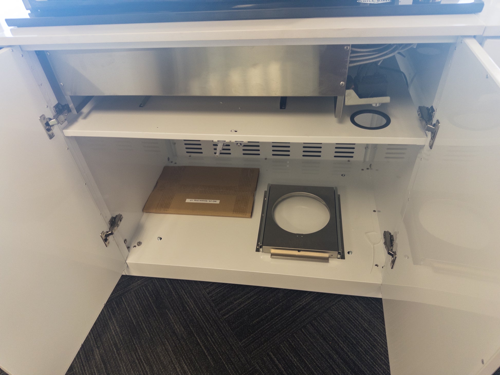 Grill King Signature Series Outdoor BBQ Kitchen Package | White Stone Benchtop, White Alloy Cabinets Inc 4 Burner Drop-In BBQ