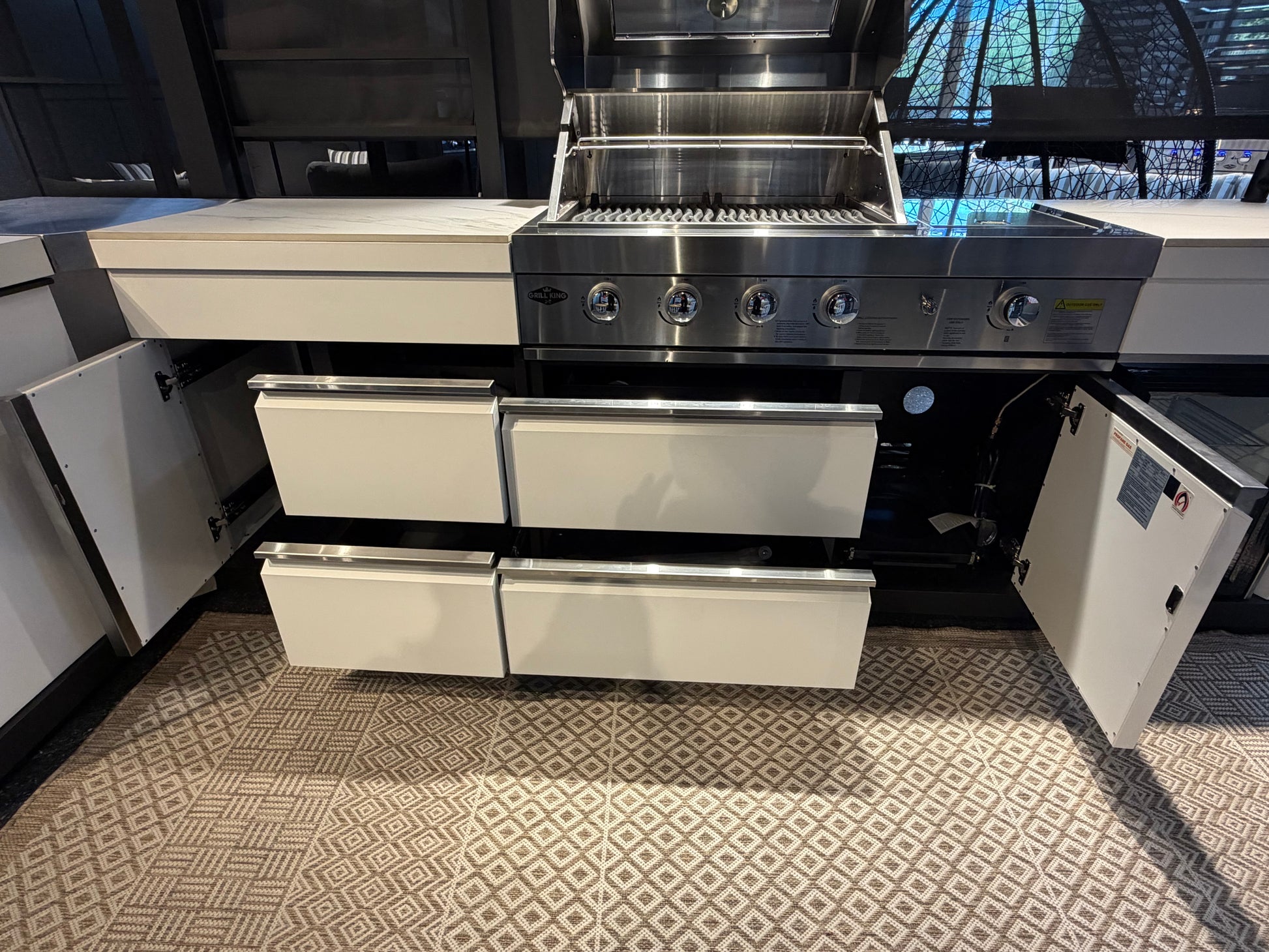 Floor Stock Felix White 4B + Wok BBQ Kitchen Inc Fridge, Sink & Storage