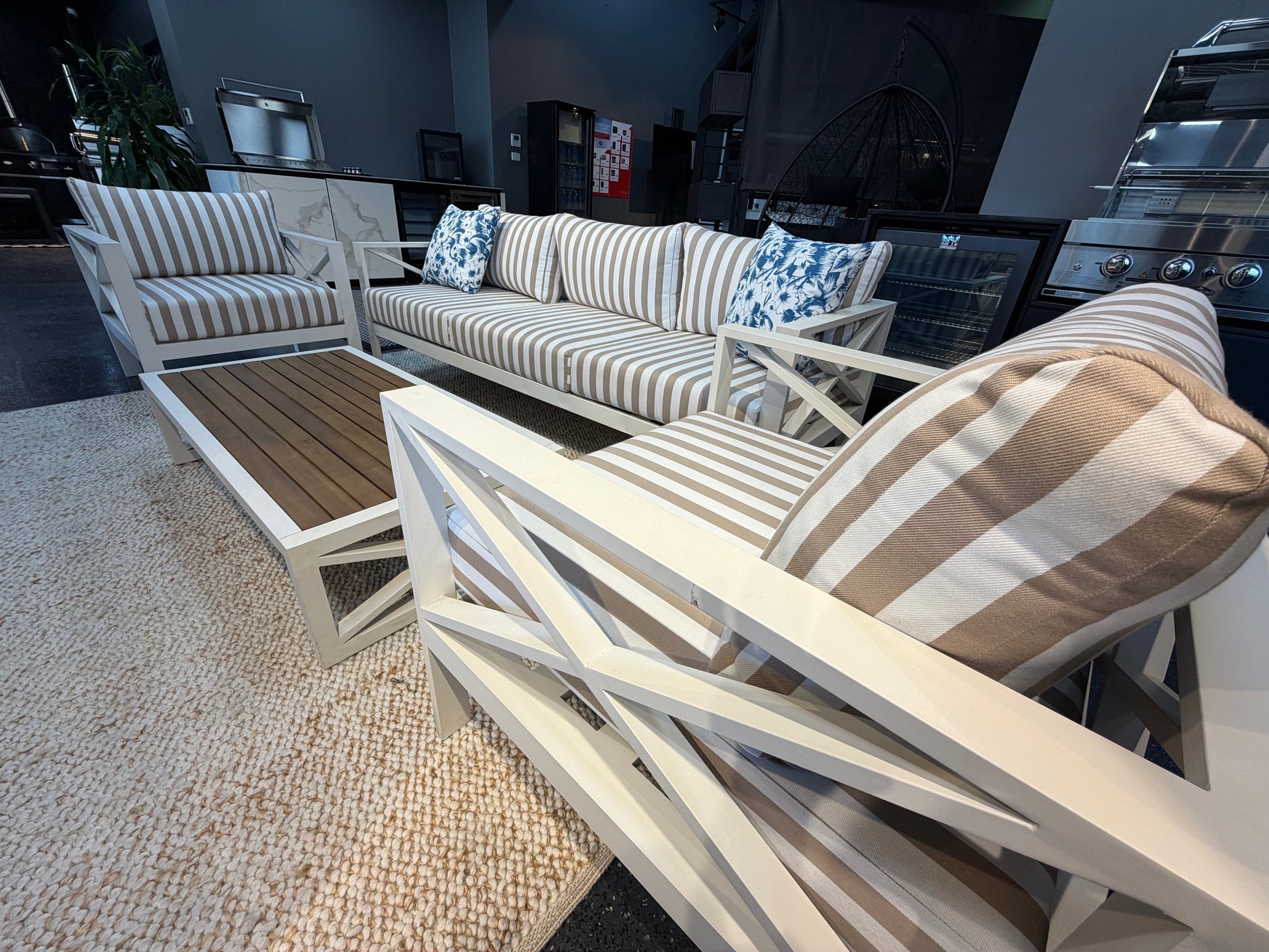 Floor Stock 5-Piece Modern Outdoor Lounge Furniture Set Inc 3-Seater Day Bed, Coffee Table, Side Table & 3+1+1