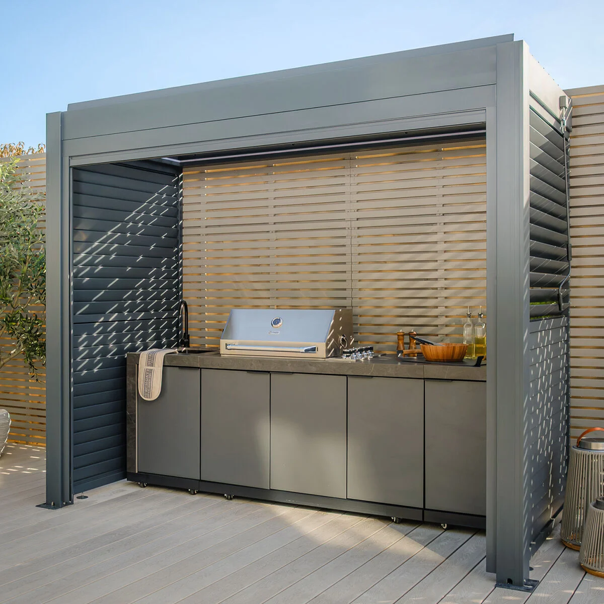Grill King Outdoor BBQ Shelter Package – 6 Burner Charcoal BBQ Kitchen, Fridge & Sink + Freestanding Aluminium Louver Roof with LED Lighting & Privacy Blind
