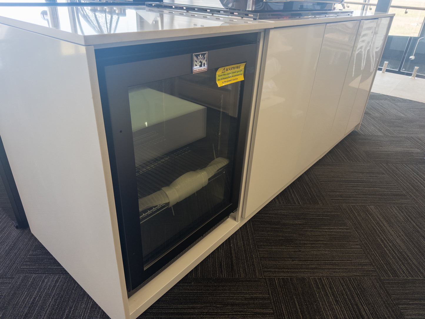 Grill King Signature Series Outdoor BBQ Kitchen Package – Rockpool White Stone Bench-Top, White Aluminium Cabinets | 6-Burner Built-In BBQ + Rotisserie + 120L Outdoor Fridge