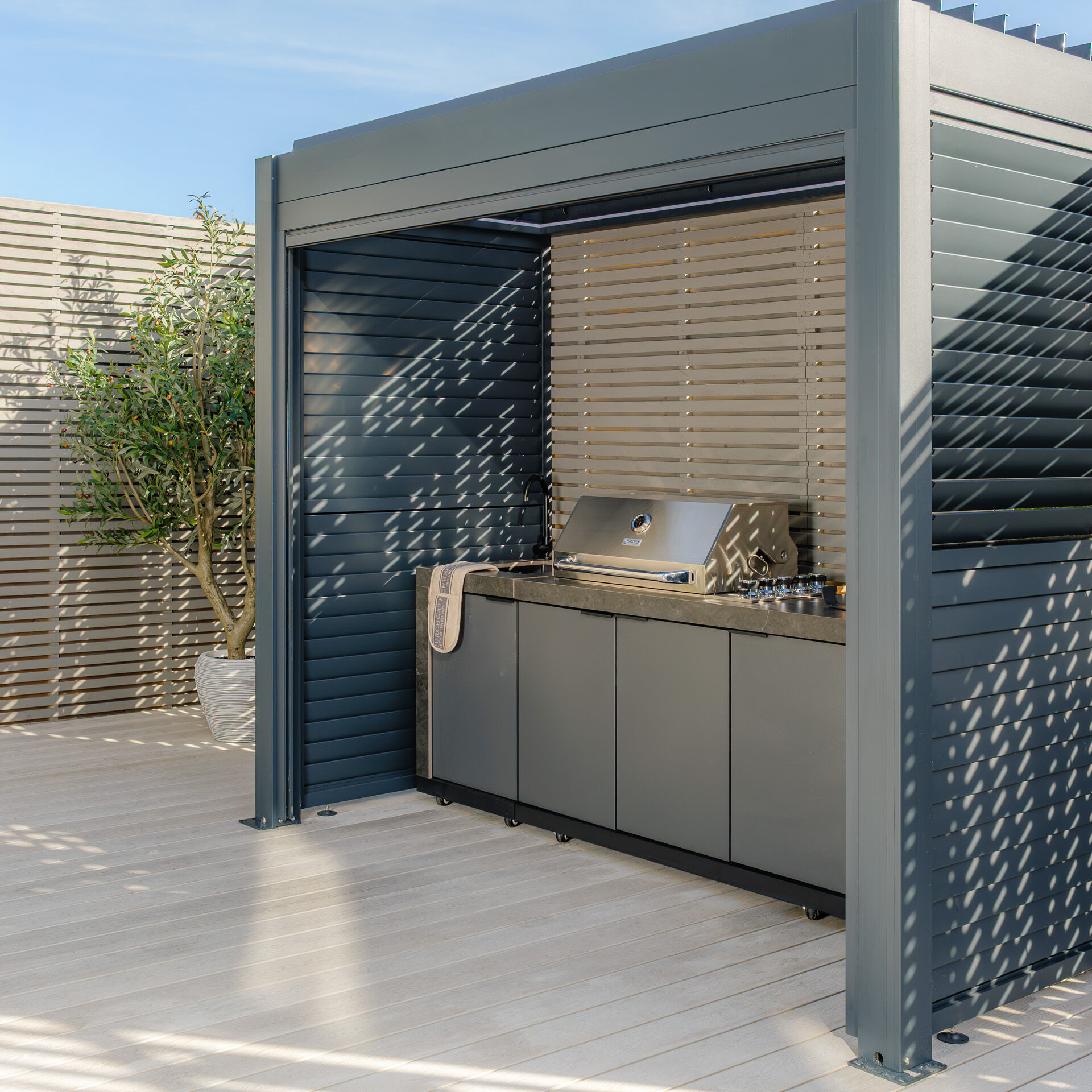Grill King Outdoor BBQ Shelter Package – 6 Burner Charcoal BBQ Kitchen, Fridge & Sink + Freestanding Aluminium Louver Roof with LED Lighting & Privacy Blind