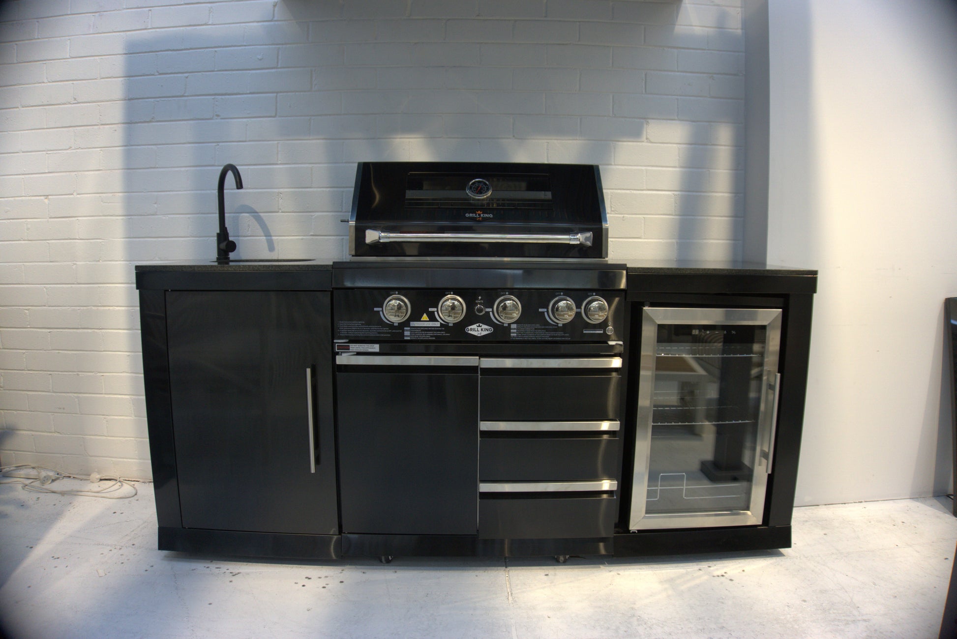 Floor stock 2M Kingsley 4 Burner Non Wok Black Stainless Steel BBQ Package