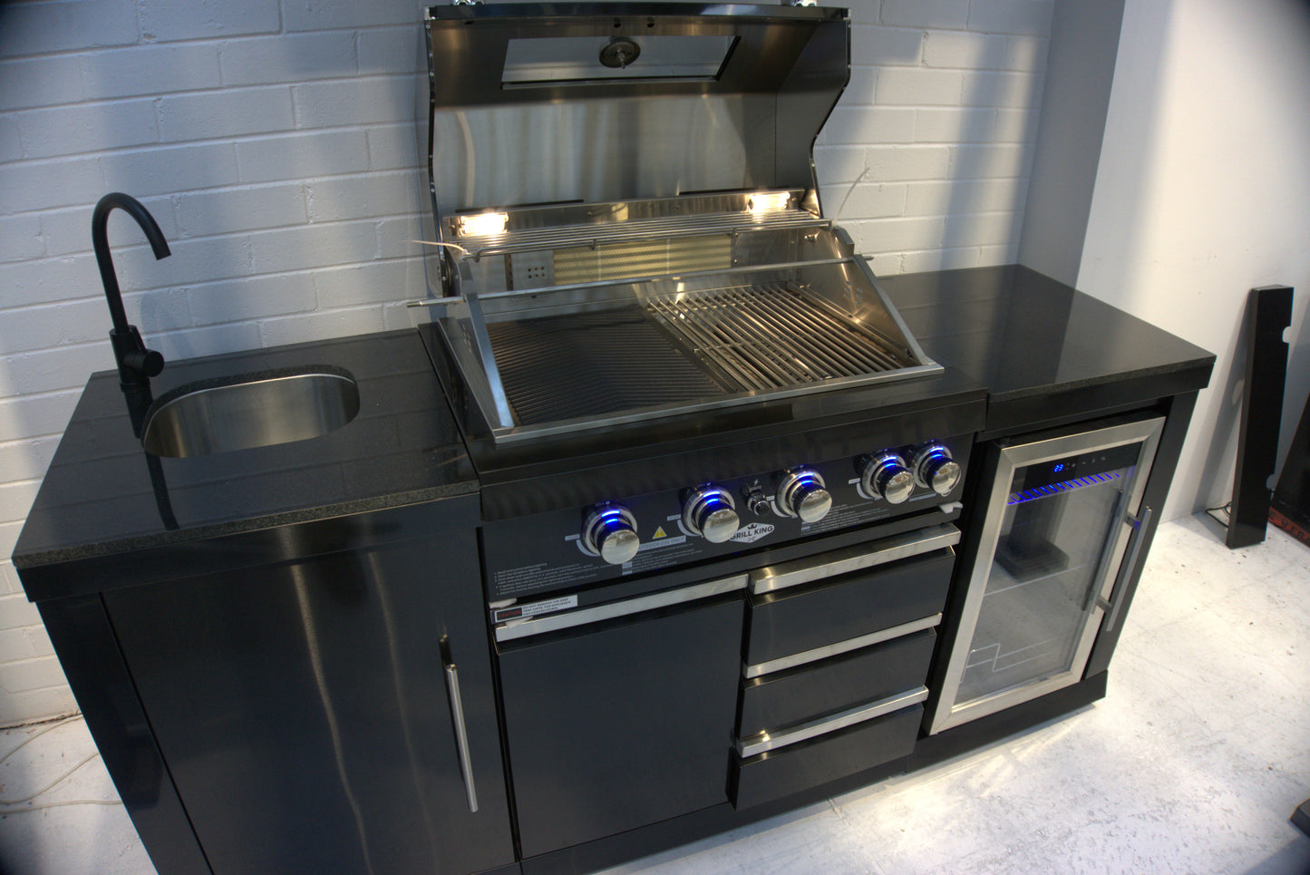 Floor stock 2M Kingsley 4 Burner Non Wok Black Stainless Steel BBQ Package