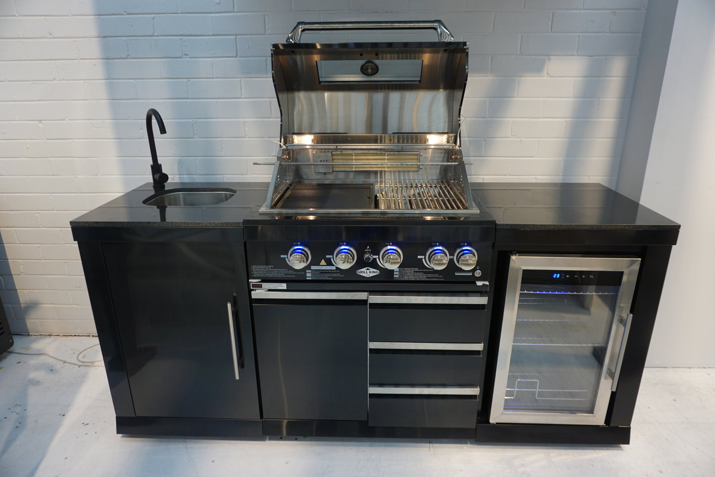 Floor stock 2M Kingsley 4 Burner Non Wok Black Stainless Steel BBQ Package