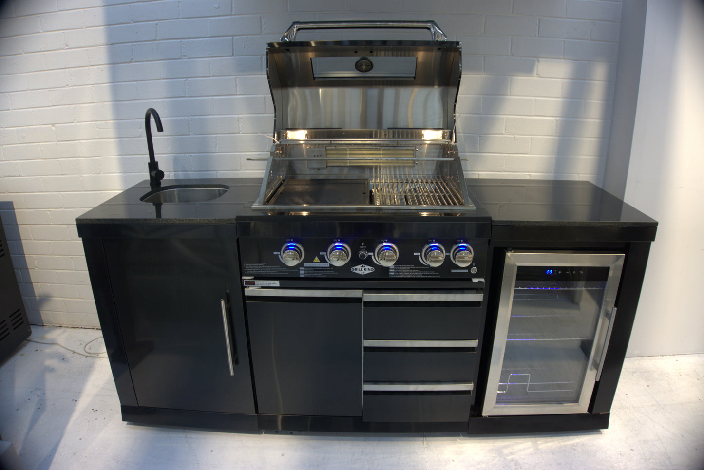 Floor stock 2M Kingsley 4 Burner Non Wok Black Stainless Steel BBQ Package