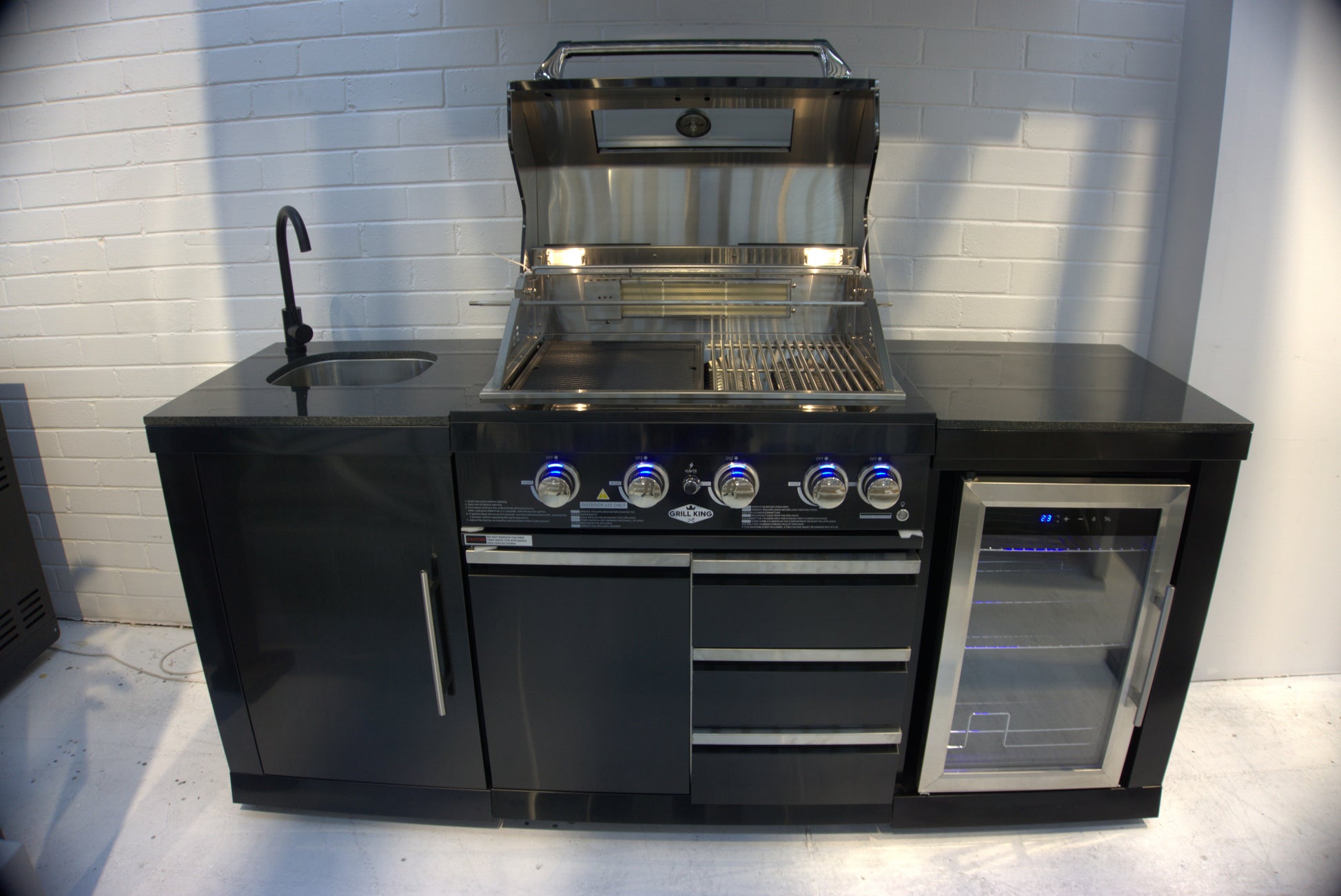 Floor stock 2M Kingsley 4 Burner Non Wok Black Stainless Steel BBQ Package