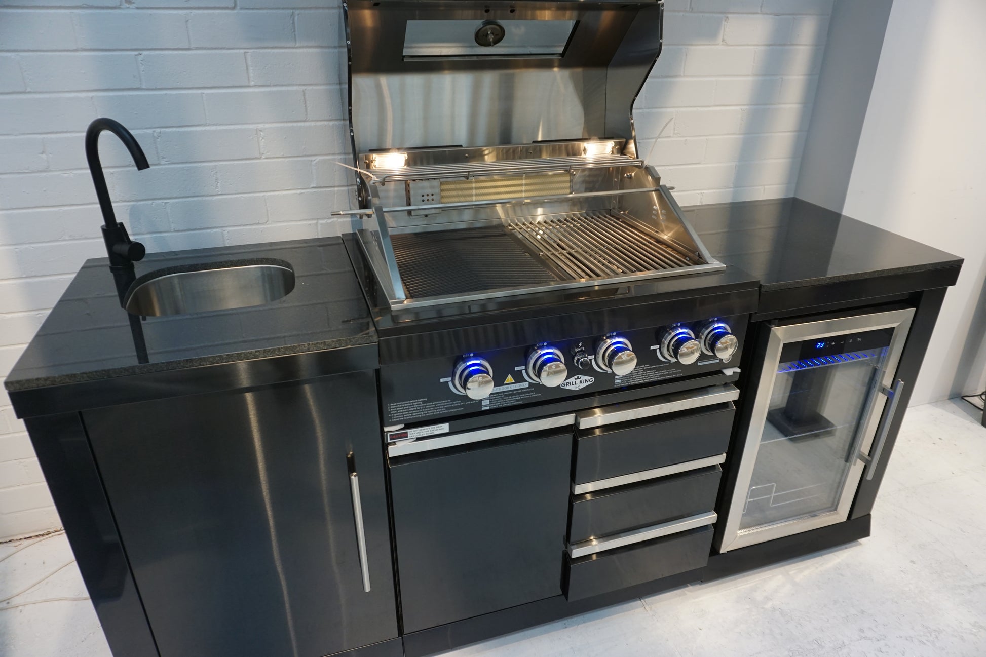 Floor stock 2M Kingsley 4 Burner Non Wok Black Stainless Steel BBQ Package
