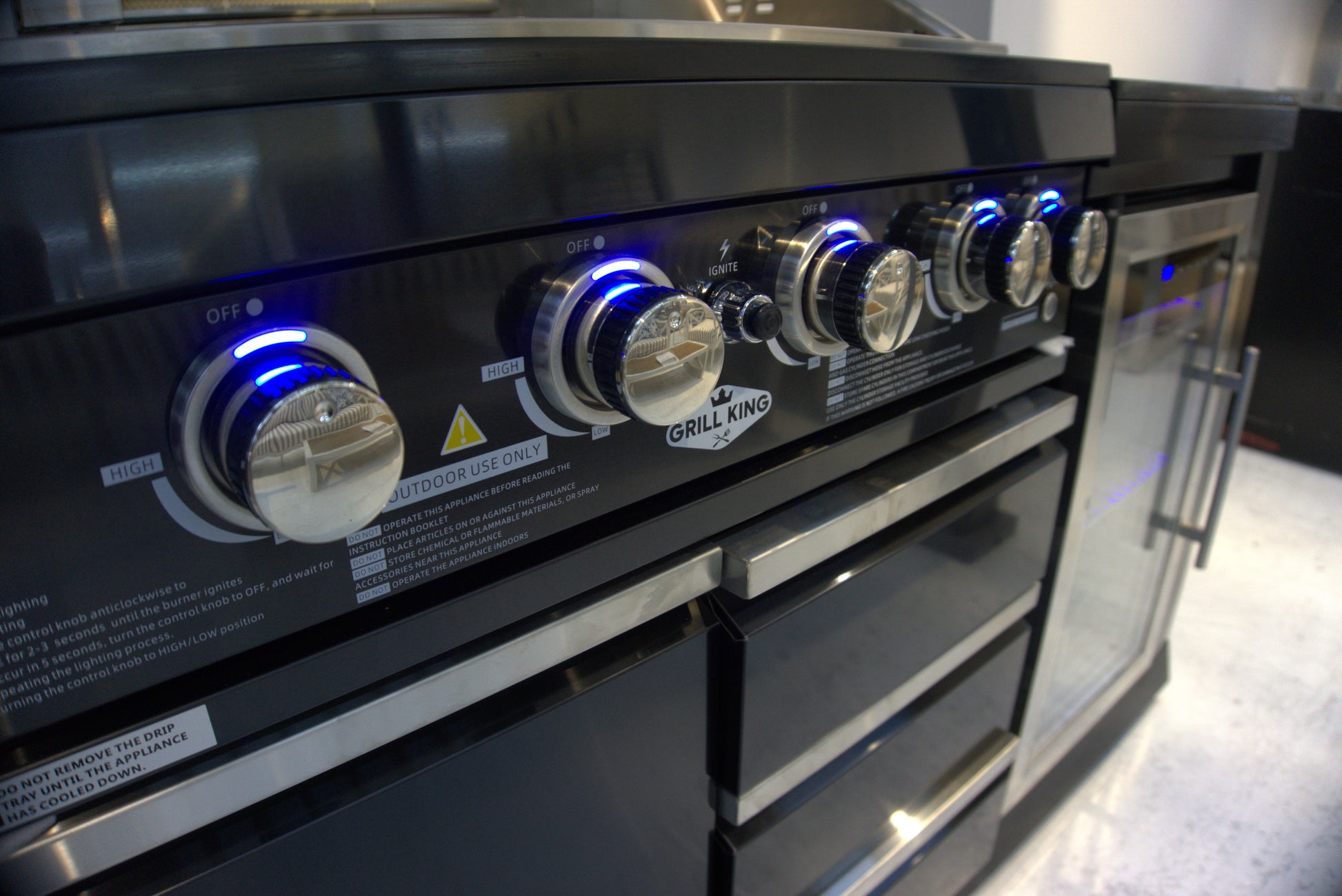 Floor stock 2M Kingsley 4 Burner Non Wok Black Stainless Steel BBQ Package