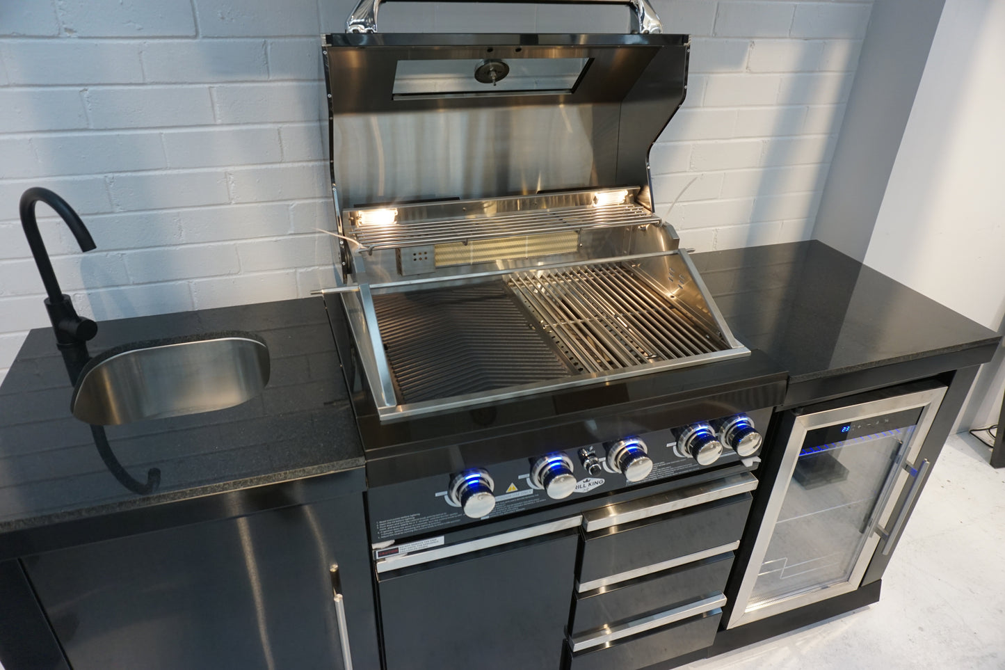 Floor stock 2M Kingsley 4 Burner Non Wok Black Stainless Steel BBQ Package