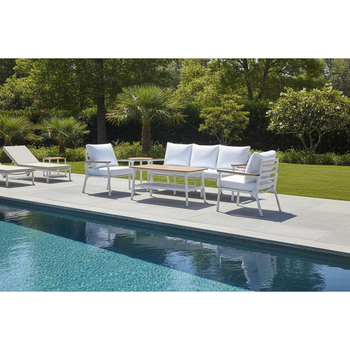 Modern 4-Piece White Aluminium Wheather Resistant Outdoor Lounge Set inc coffee table & pillows