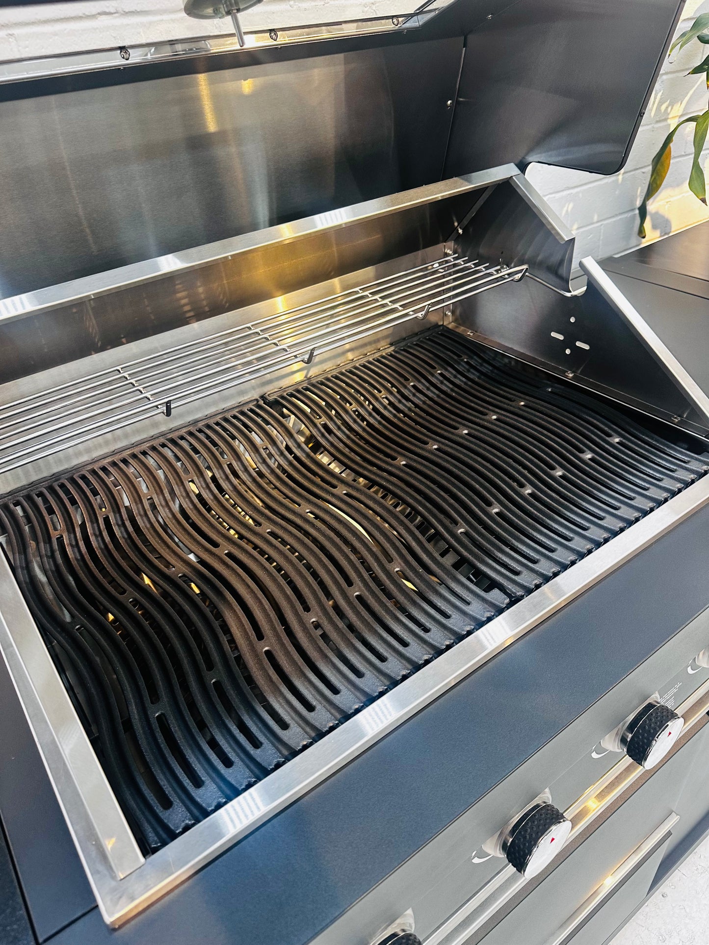 Floor Stock 2.8M Felix Black 4B + Wok Designer including Fridge, Sink and Storage Cupboard