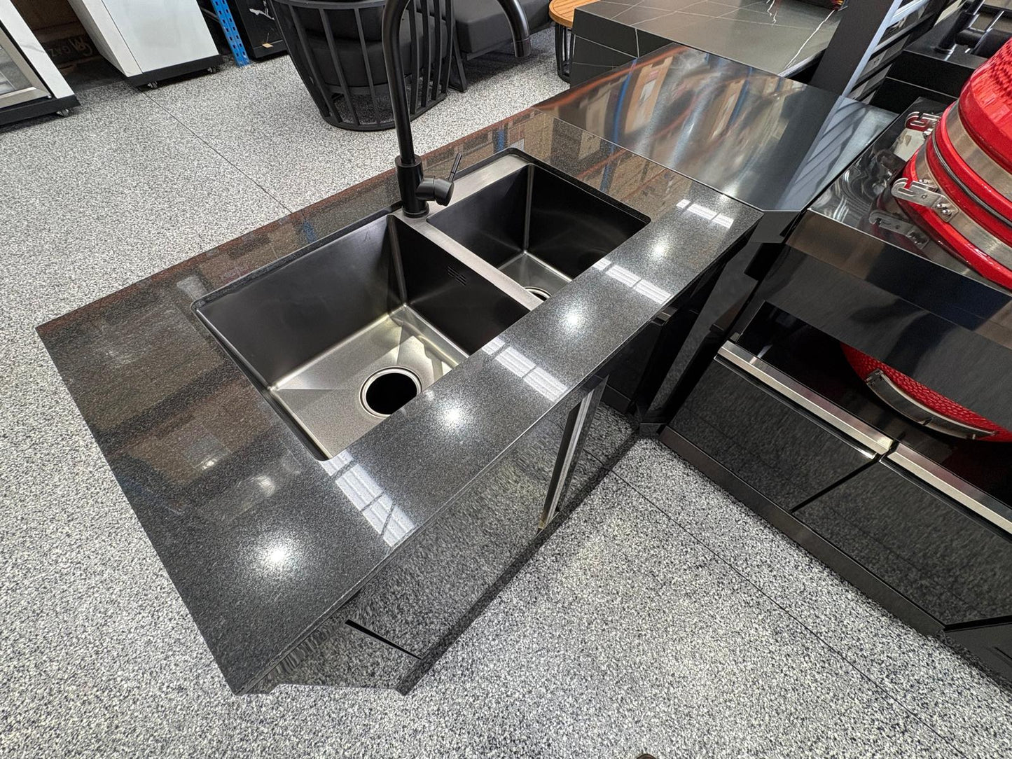 Floor Stock L Shape Corner 6-Burner nonwok Inc 2DR Sink, 208L Fridge, Corner Module, and 27'inch Smoker with Cabinet