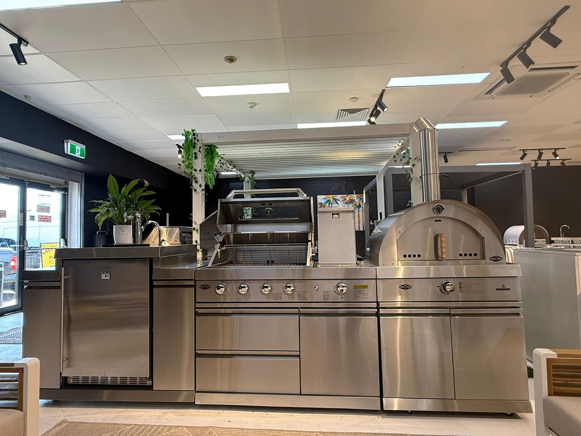 Floor Stock Stainless Steel Felix 4B + Wok BBQ Kitchen + 22” Gas Pizza Oven Module + 188L Kegerator