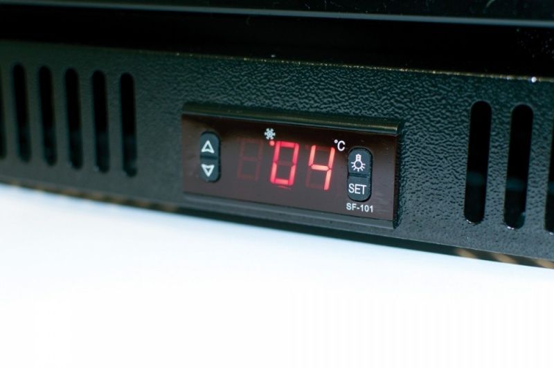 Floor Stock Double Door Commercial 980L Upright Wine Bar Fridge Black